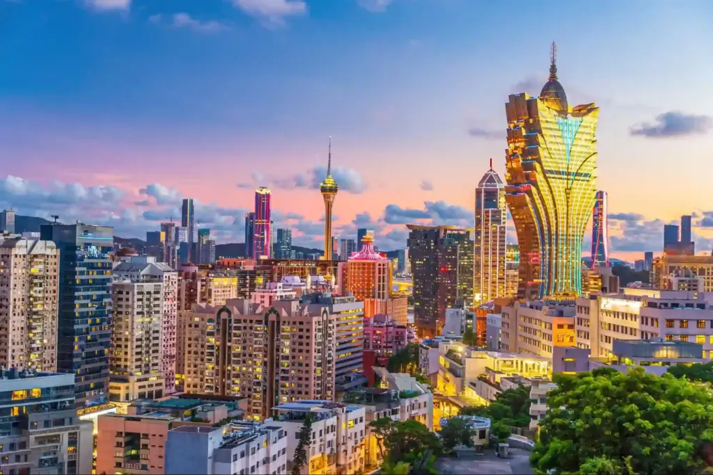 Панорама Макао з казино на заході сонця